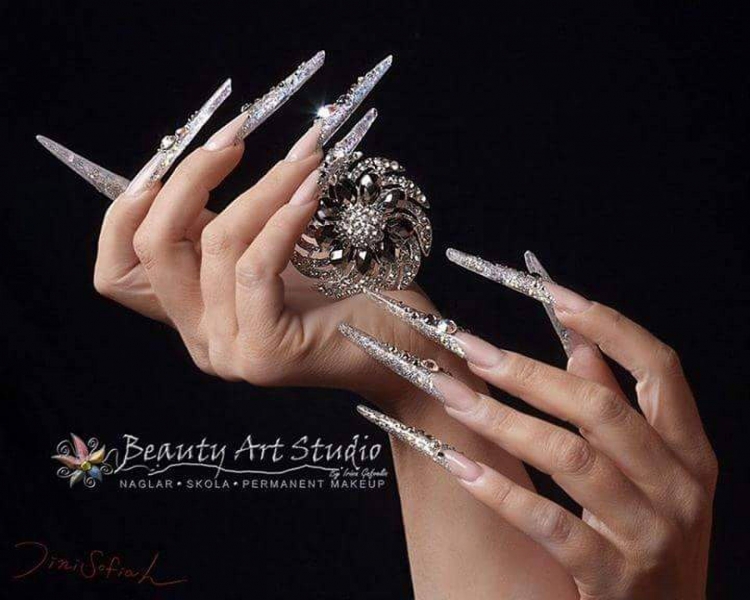 Фото в Испании от PermanentMakeup: хрустальные сапожки
