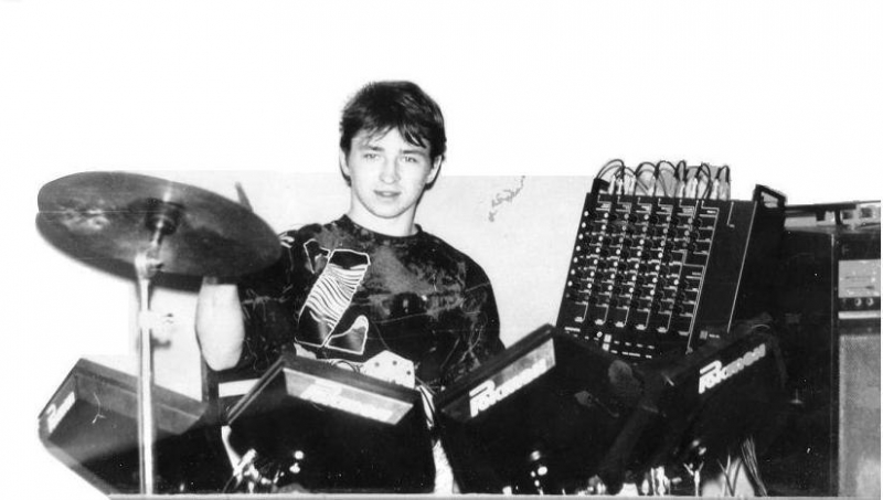 1989 г. на ударной установке