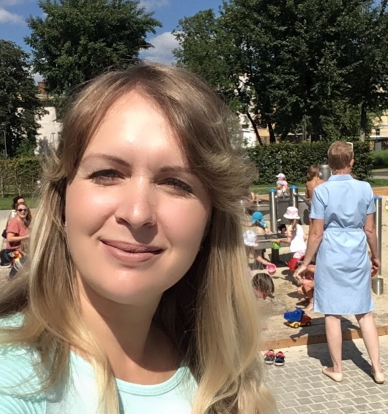 На детской площадке