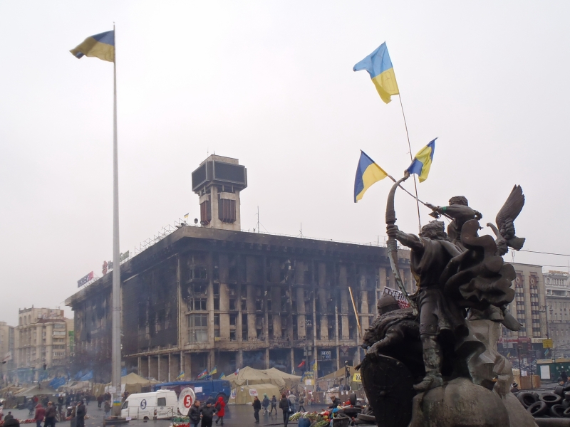 Это война до победы: флаги над городом