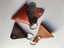 Треугольные кожаные кошельки для мелочи и ключей