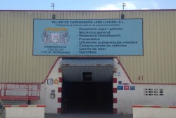 Склад с вывеской автосервиса и номером 41