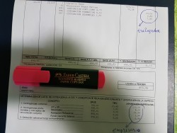 Документ с расчетами и маркером на нем