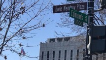 Улица с указателями "Boris Nemtsov Plaza" и "Edmunds St NW — CostaSpain.net Улица с указателями "Boris Nemtsov Plaza" и "Edmunds St NW