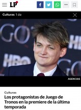 Молодой человек с короткой прической на премьере сериала