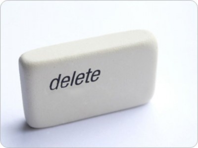 Ластик с надписью "delete" на белом фоне — CostaSpain.net Ластик с надписью "delete" на белом фоне
