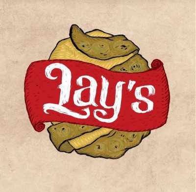 Логотип Lay's на фоне картофельных чипсов