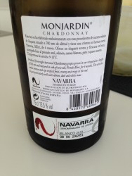Этикетка белого вина Monjardin Chardonnay 2010 года