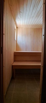 Нижняя скамейка складная для удобства работы парильщика