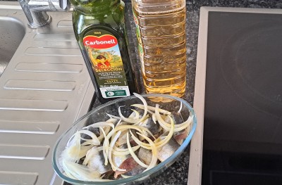 Оливковое масло, растительное масло и рыба с луком — CostaSpain.net Оливковое масло, растительное масло и рыба с луком
