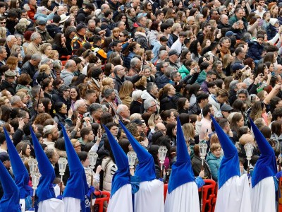 Страстная пятница в Ферроле включает шествия с утра до рассвета.