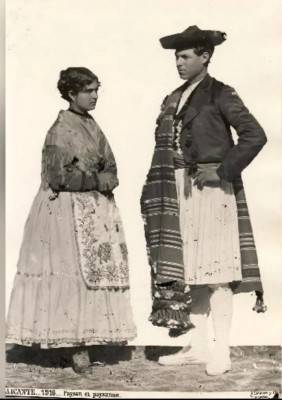 Пара в традиционной испанской одежде, 1916 год