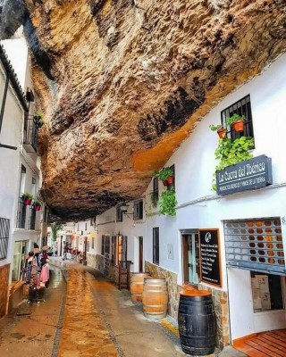 фото городка Setenil de las Bodegas, Испания