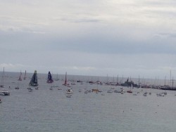 Множество яхт и катеров на спокойном море