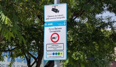 видеокамера и знак запрета на вьезд в города Испании