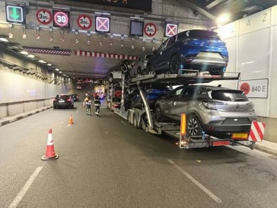 автовоз застрял в туннеле Мадрида