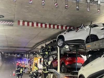 застрявший в туннеле автовоз, Испания