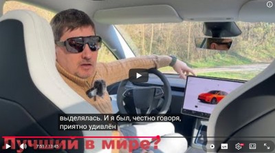Мужчина в автомобиле показывает экран с изображением машины — CostaSpain.net Мужчина в автомобиле показывает экран с изображением машины