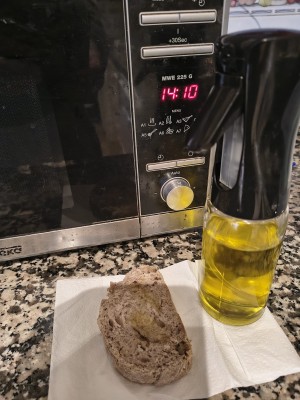 хлеб с оливковым маслом и в микроволновку
