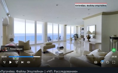 Современный интерьер с большими окнами и видом на море (в Испании)