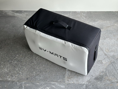 Чёрно-белая сумка для хранения с логотипом EV-MATS.