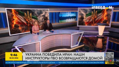На фото новости с ведущими в студии, обсуждают украинскую победу.
