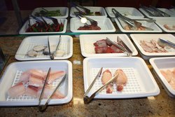Свежее мясо и рыба для жарки