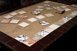 Игровая доска с плитками разных узоров и цветов — CostaSpain.net Игровая доска с плитками разных узоров и цветов