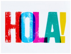 Яркий текст "HOLA!" с разноцветными буквами